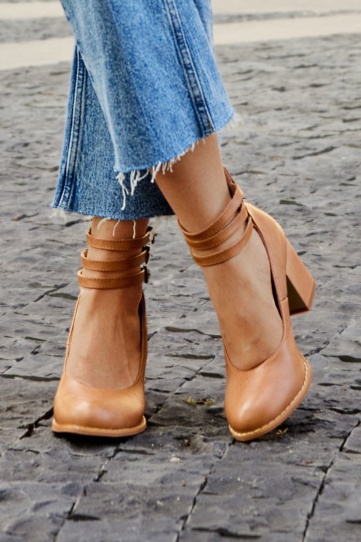 Mireille | Buckle Heels